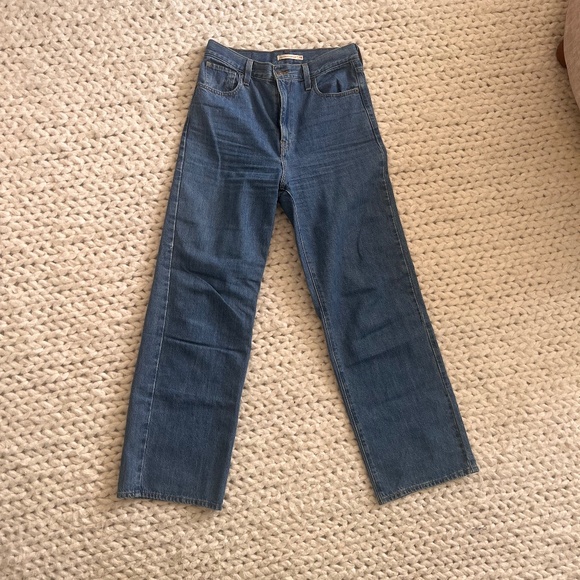Levi's, High-Waisted Straight Leg Jeans - Picture 2 of 11